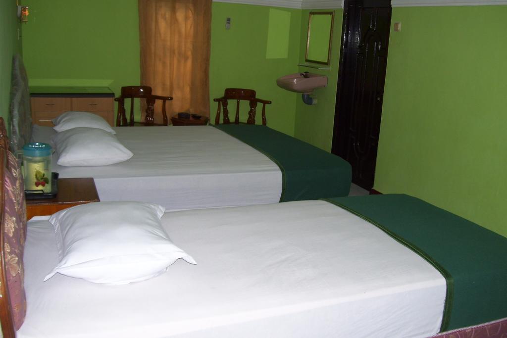 Hotel Bahagia Pangkalanbuun Buitenkant foto