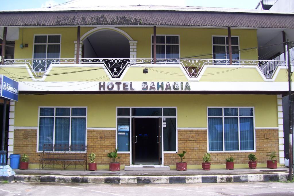 Hotel Bahagia Pangkalanbuun Buitenkant foto